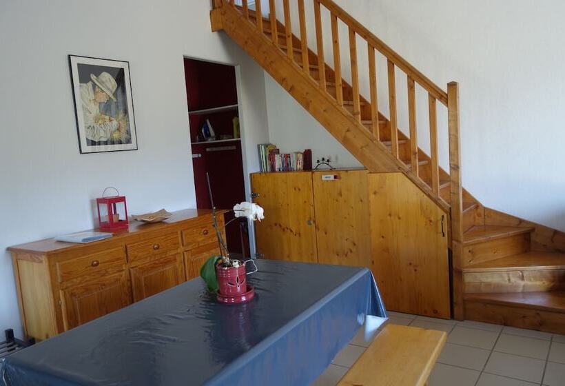 بنسيون Gîtes Du Combeau