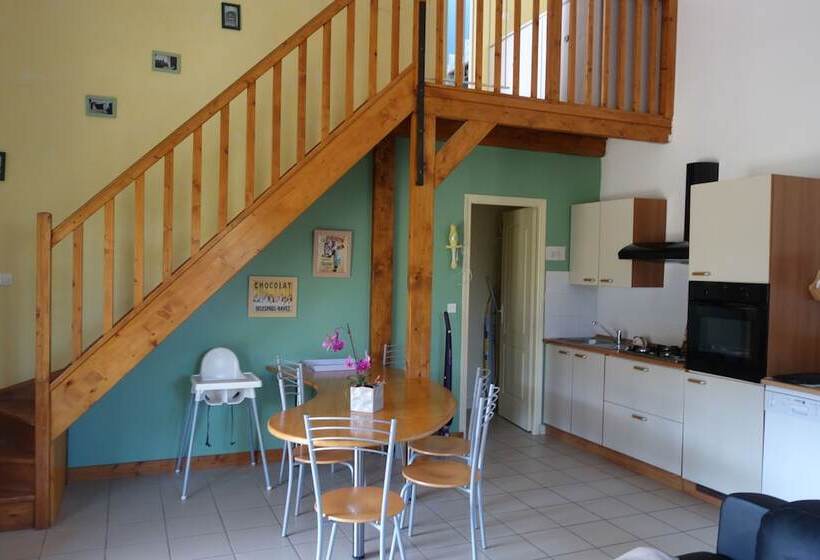 بنسيون Gîtes Du Combeau