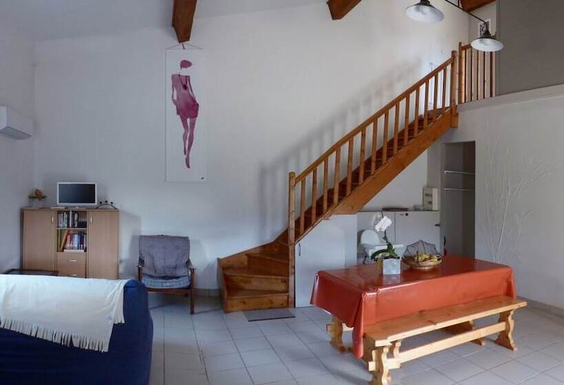 بنسيون Gîtes Du Combeau