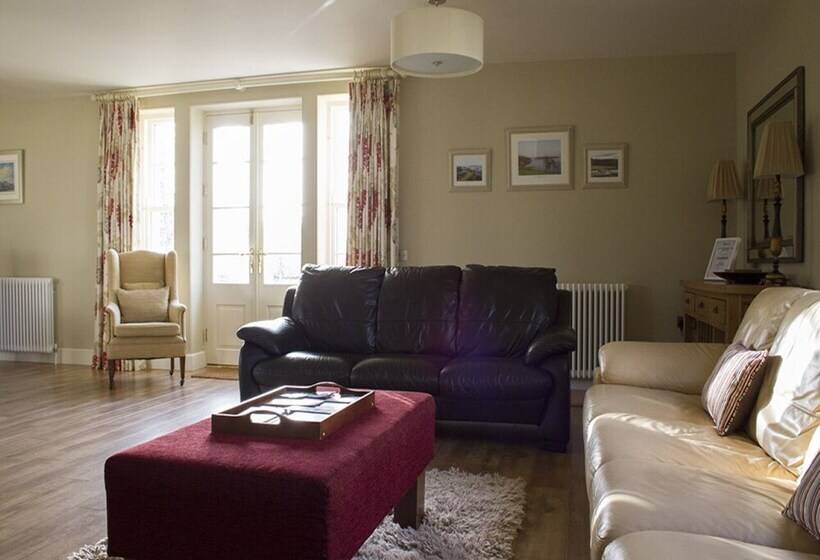 ペンション The Gate Lodge