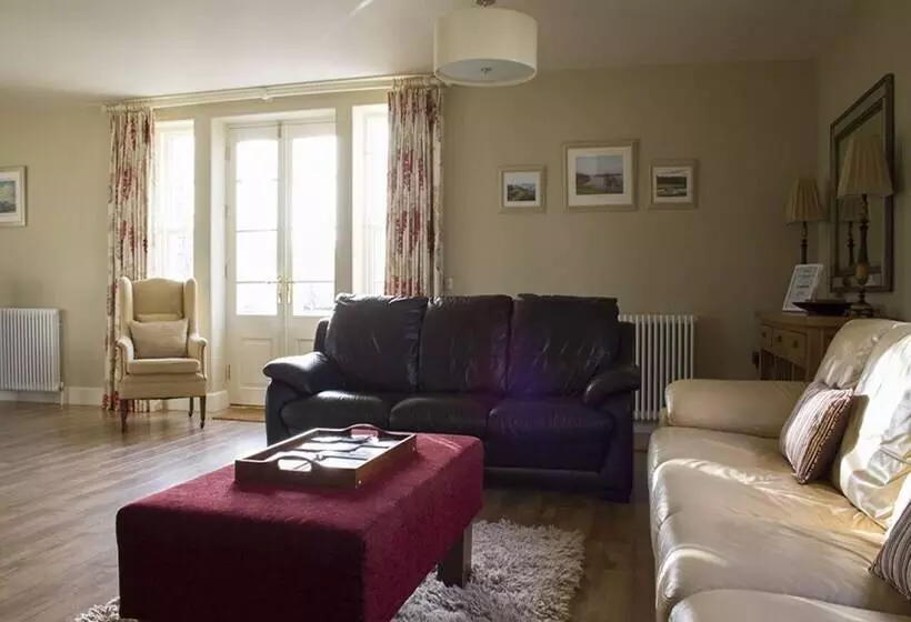 Majatalo The Gate Lodge