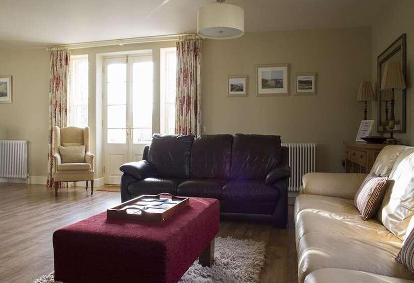 ペンション The Gate Lodge