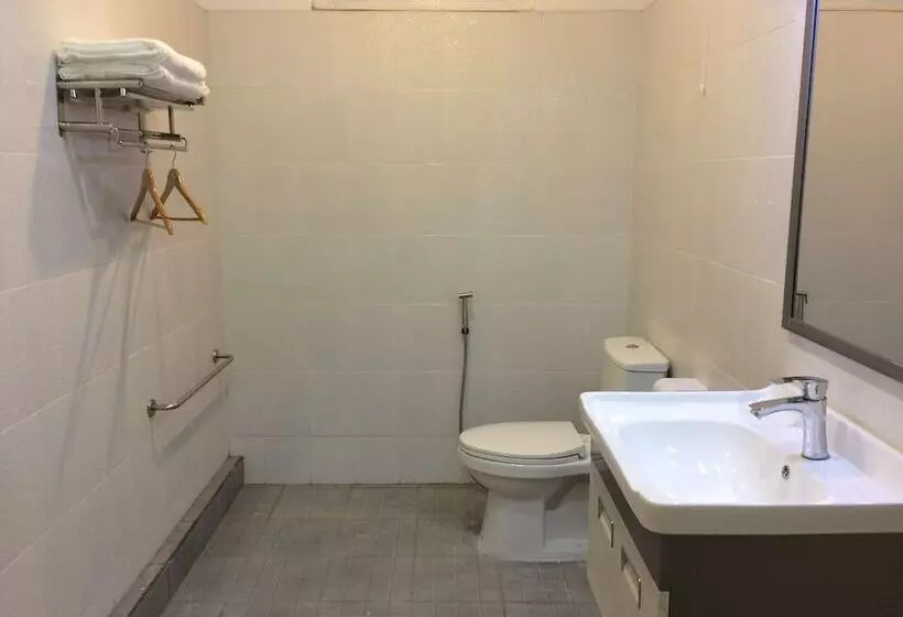 پانسیون The Lodge Ngwe Taung