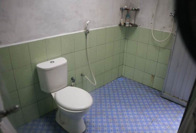 Sarjuni Homestay   Hostel