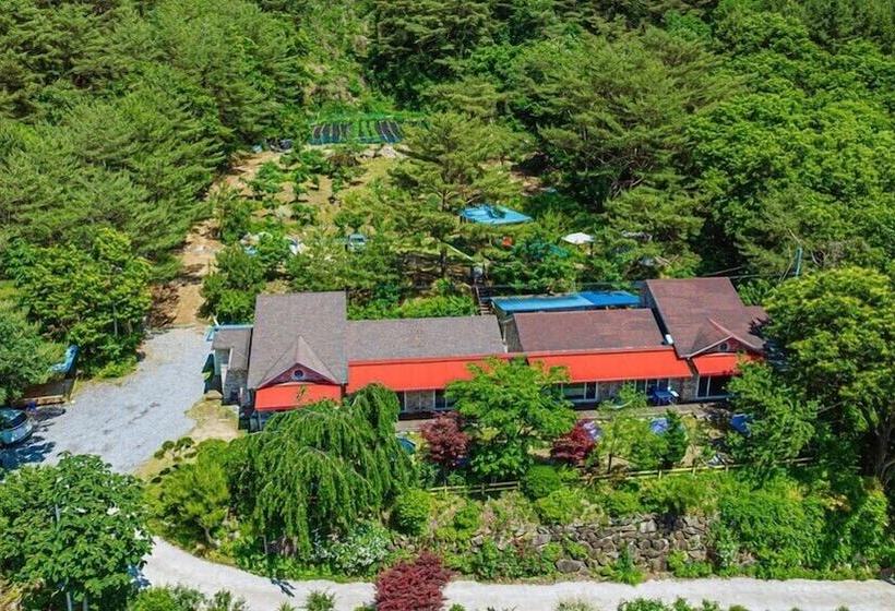 Youngwol Cloud Garden Pension