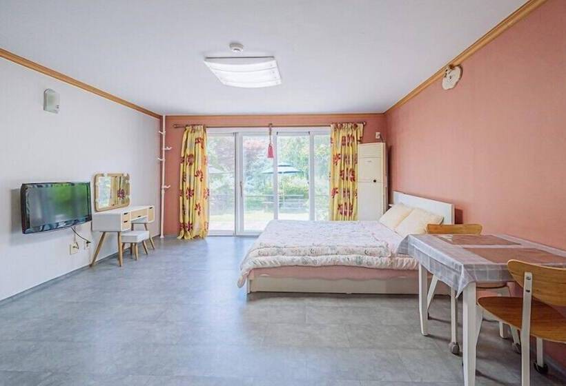 Youngwol Cloud Garden Pension