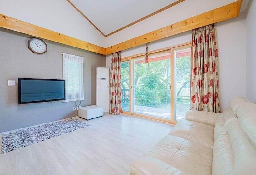 Youngwol Cloud Garden Pension