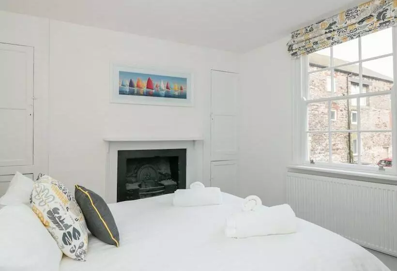 Apartment 1 @ 22 Foss Street