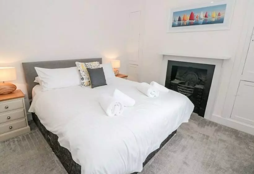 Apartment 1 @ 22 Foss Street