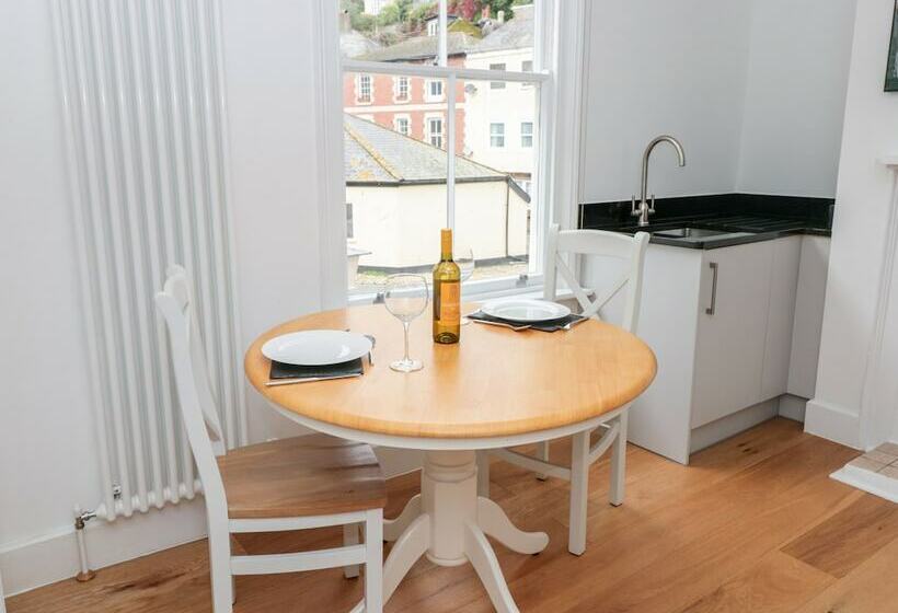 Apartment 1 @ 22 Foss Street