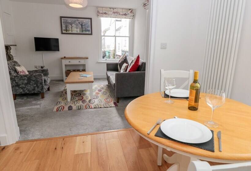 Apartment 1 @ 22 Foss Street