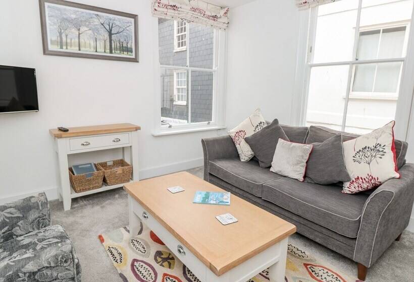 Apartment 1 @ 22 Foss Street