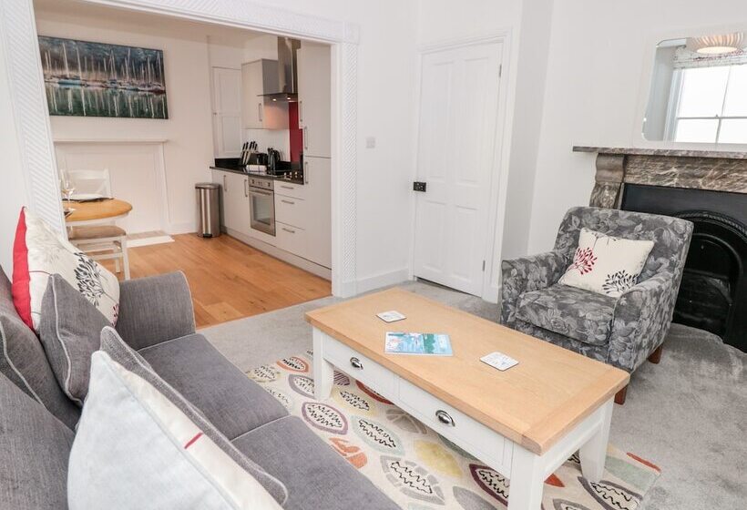 Apartment 1 @ 22 Foss Street