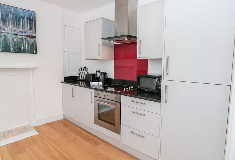 Apartment 1 @ 22 Foss Street