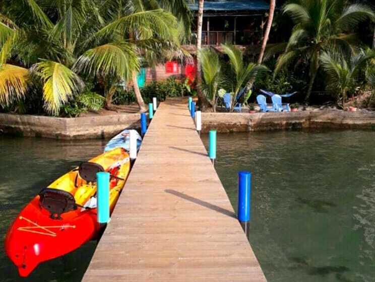 تختخواب و صبحانه Carmen S Place