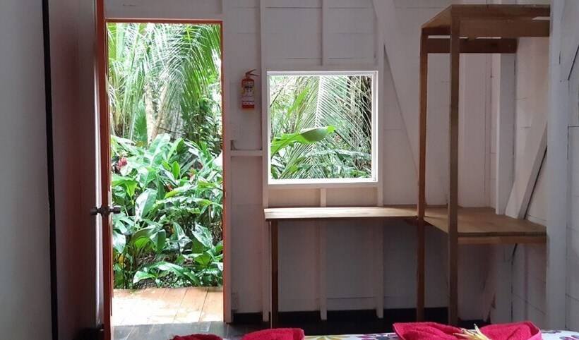 تختخواب و صبحانه Carmen S Place