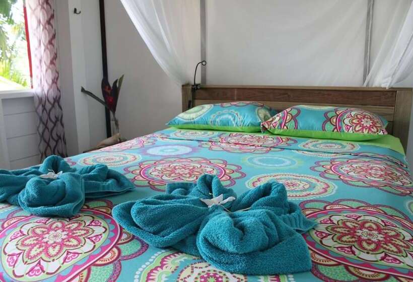 تختخواب و صبحانه Carmen S Place