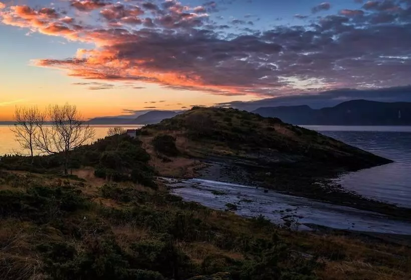 Aamiaismajoitus (B&B) Klostergården Tautra