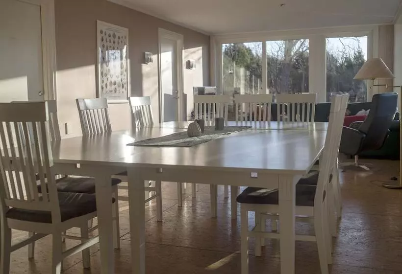 Aamiaismajoitus (B&B) Klostergården Tautra