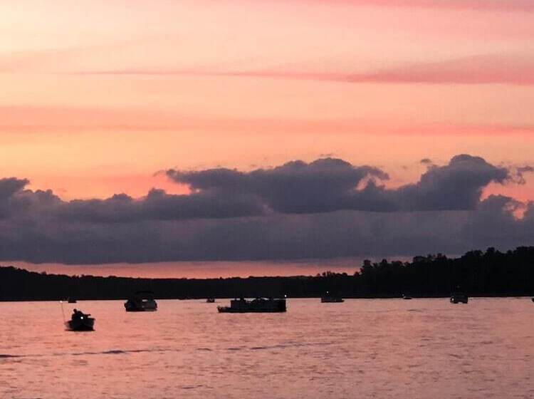 Blue Moon Resort And Motel