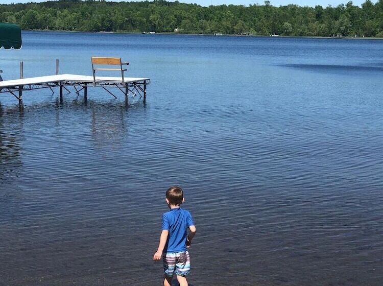 Blue Moon Resort And Motel