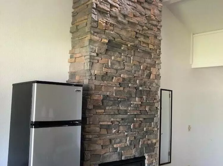 Blue Moon Resort And Motel