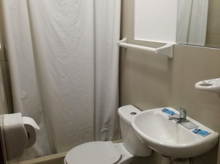 مسافرخانه Piscomar Peru