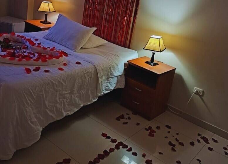 مسافرخانه Piscomar Peru