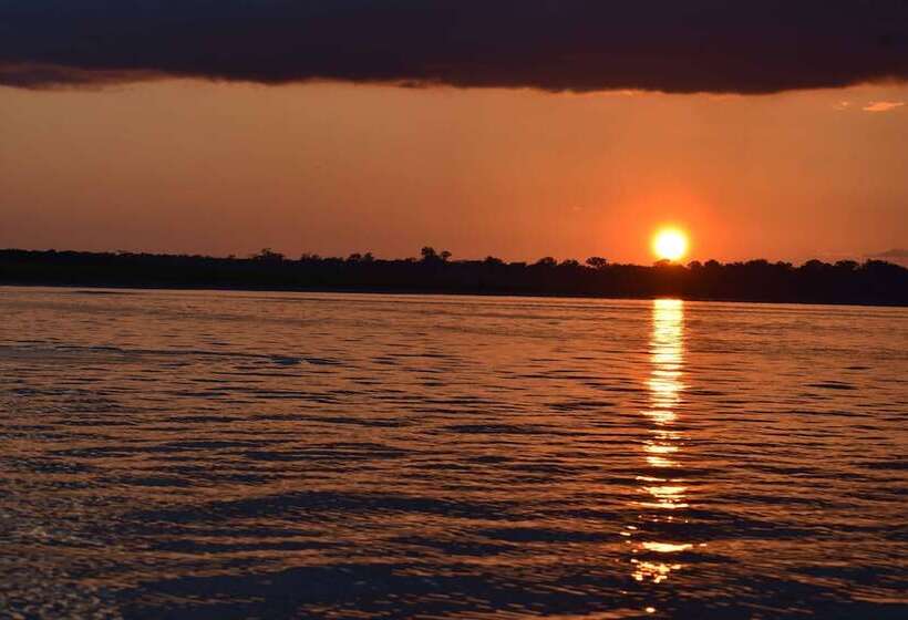 هتل Amazon Lodge Adventures