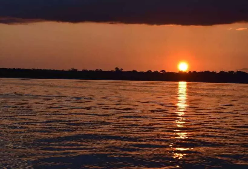 هتل Amazon Lodge Adventures