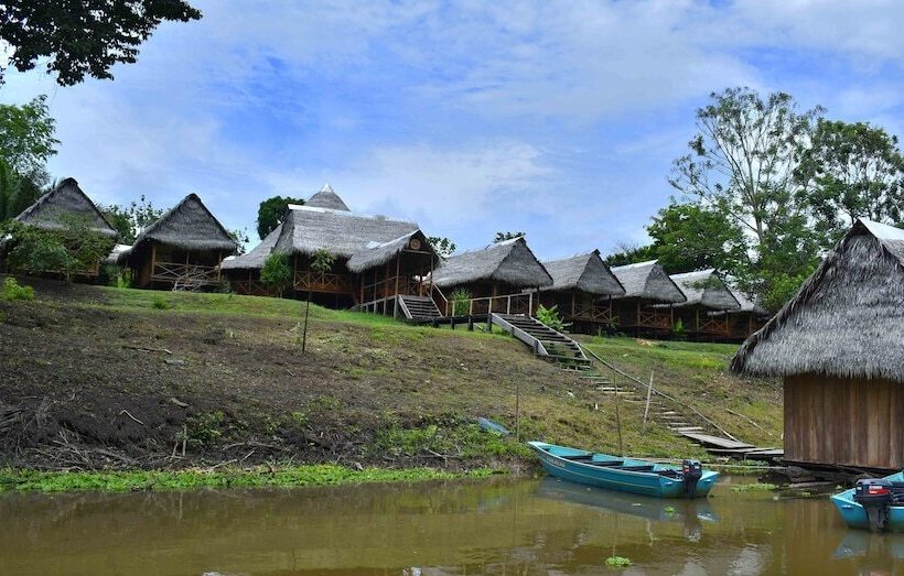 هتل Amazon Lodge Adventures