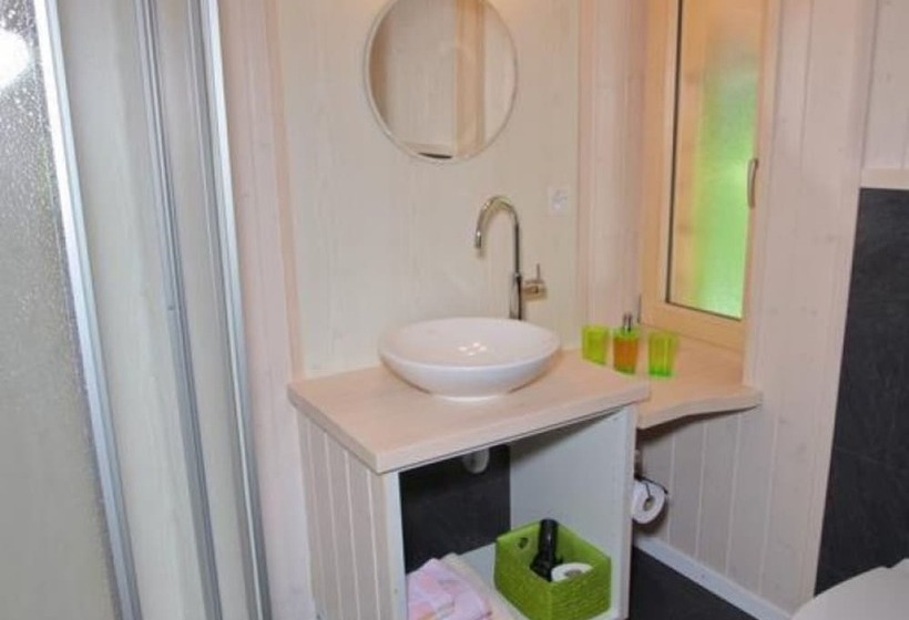 Отель Auberge De La Comballaz