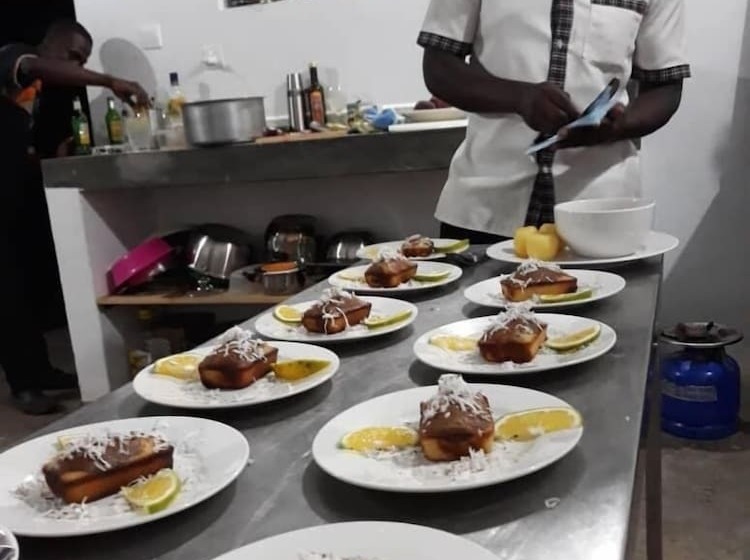 Hotelli Kikonko Lodge