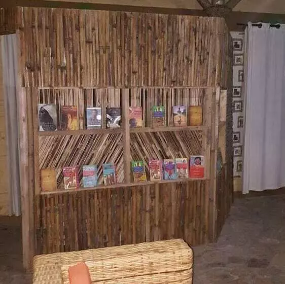 هتل Kyaninga Royal Cottage