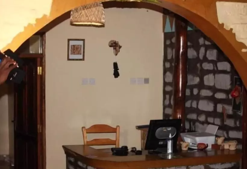 هتل Kyaninga Royal Cottage