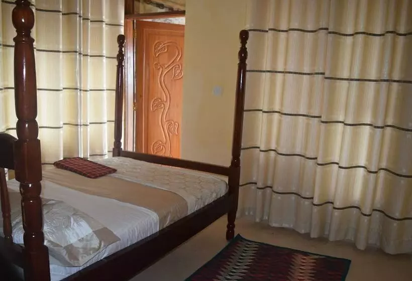 هتل Kyaninga Royal Cottage