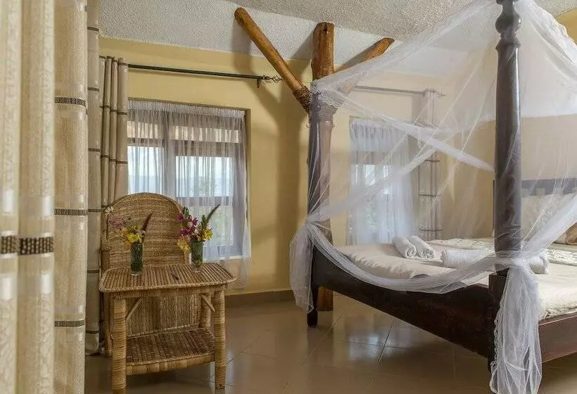 هتل Kyaninga Royal Cottage