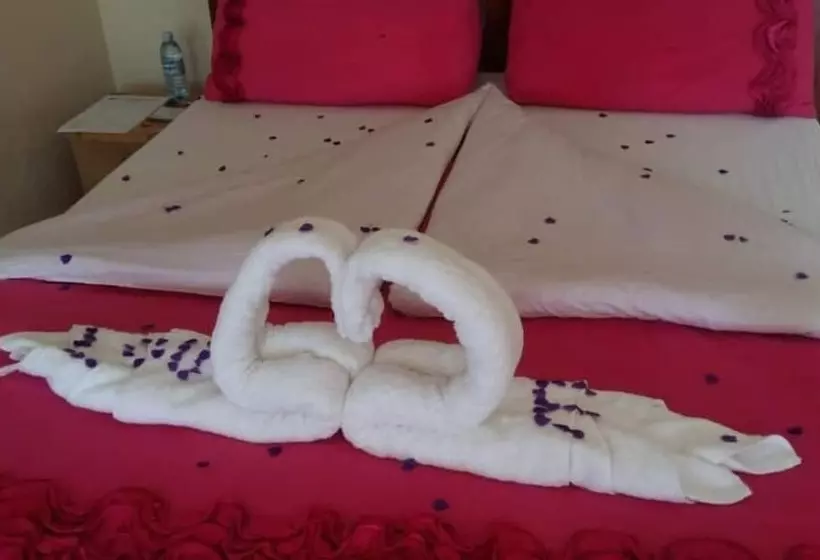 هتل Kyaninga Royal Cottage