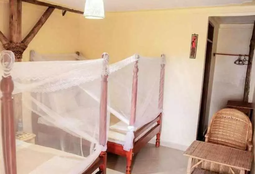 هتل Kyaninga Royal Cottage
