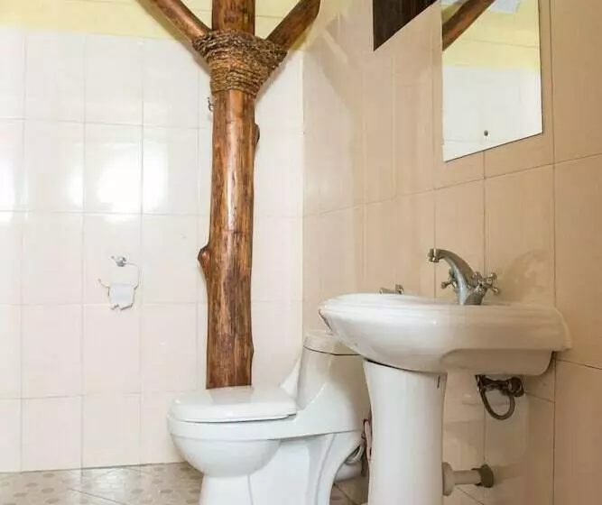 هتل Kyaninga Royal Cottage