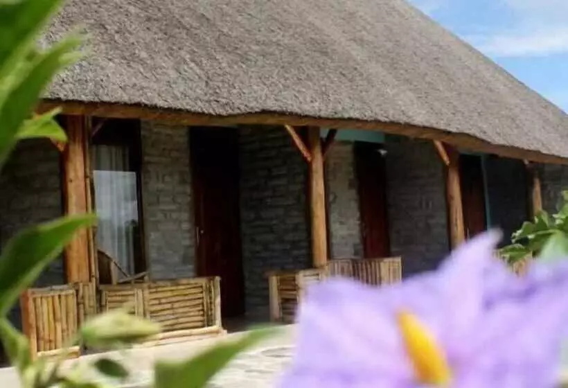 هتل Kyaninga Royal Cottage