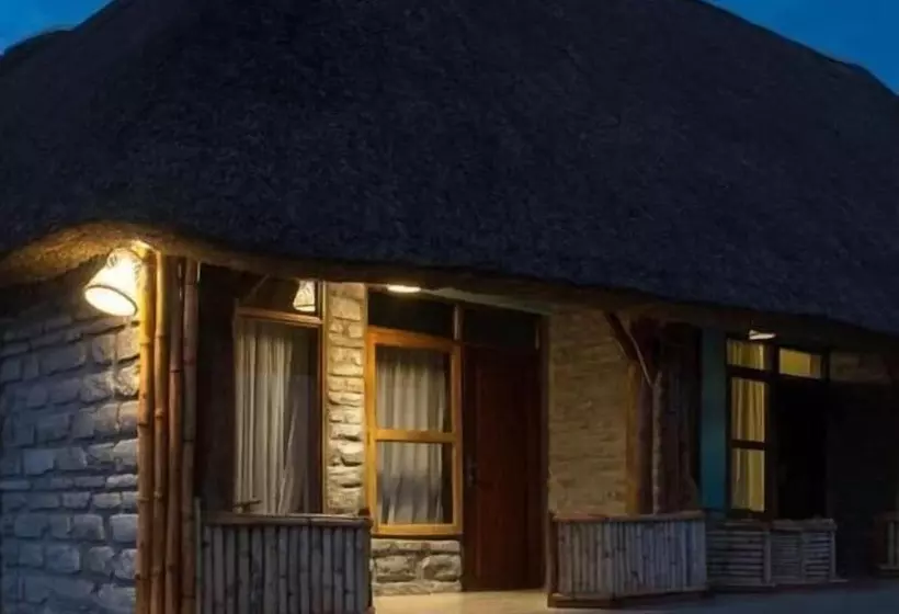 هتل Kyaninga Royal Cottage