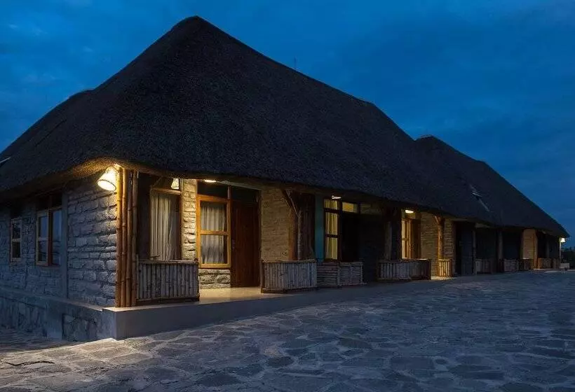 هتل Kyaninga Royal Cottage