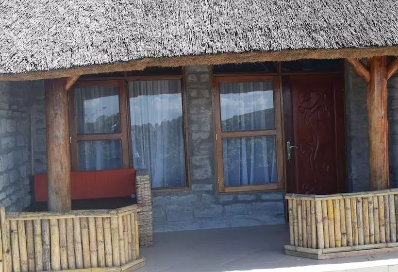 هتل Kyaninga Royal Cottage