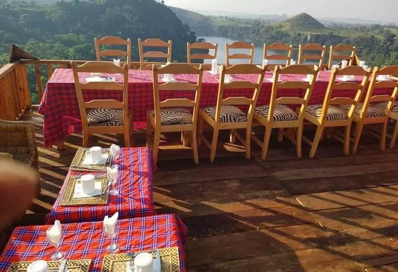 هتل Kyaninga Royal Cottage