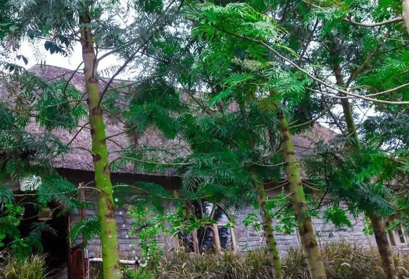 هتل Kyaninga Royal Cottage