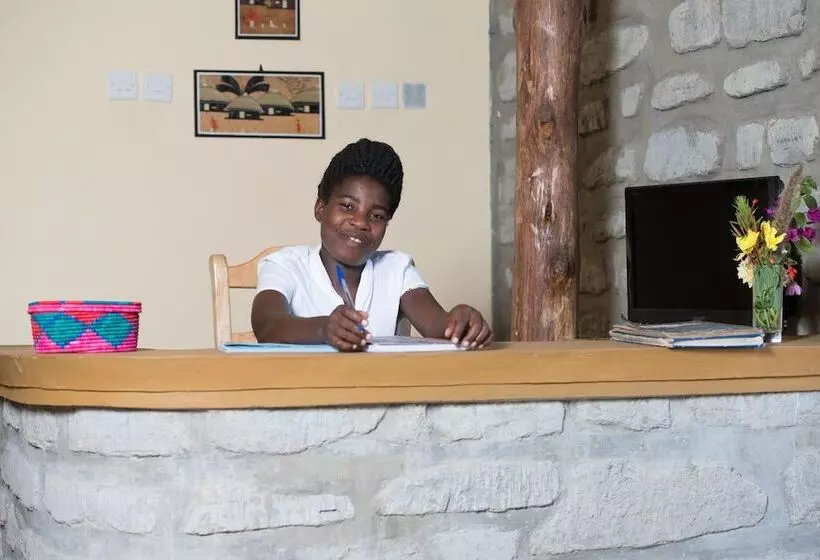 هتل Kyaninga Royal Cottage