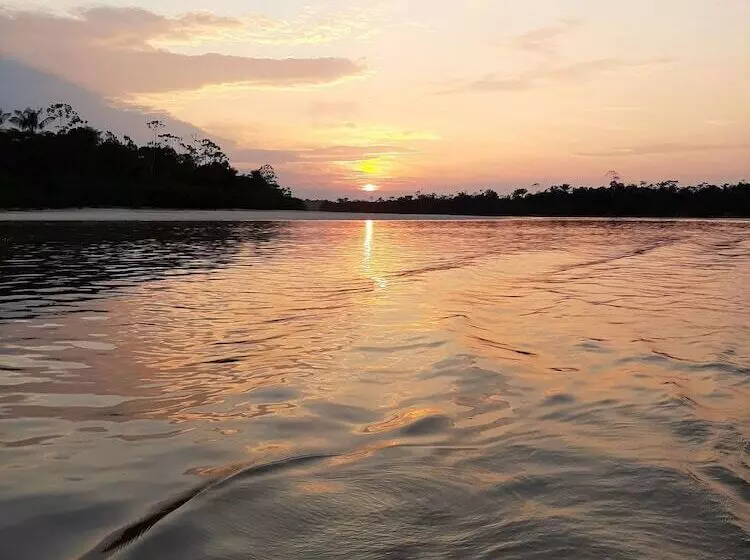 هتل Lupuna Jungle Tours And Expeditions