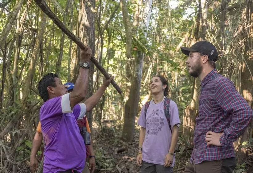 هتل Lupuna Jungle Tours And Expeditions