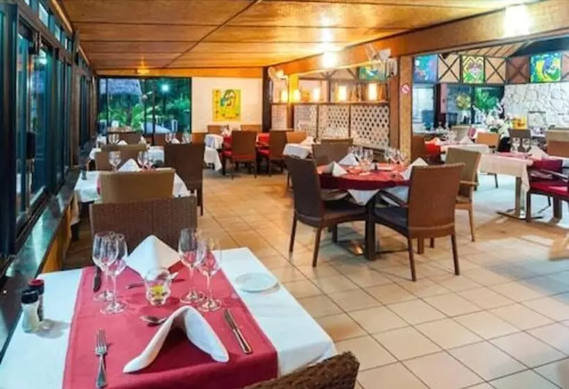 هتل Nengone Village